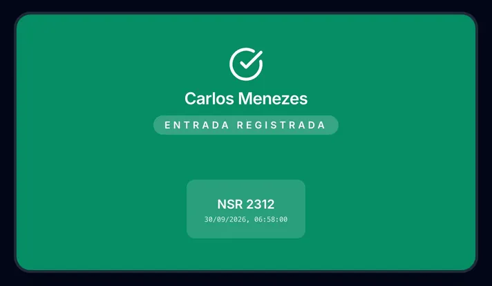 Tablet do posto: entrada de Carlos Menezes registrada às 06:58, com o número de ordem da batida.